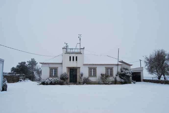 Estação Meteorológica de Bragança (575) c/neve
